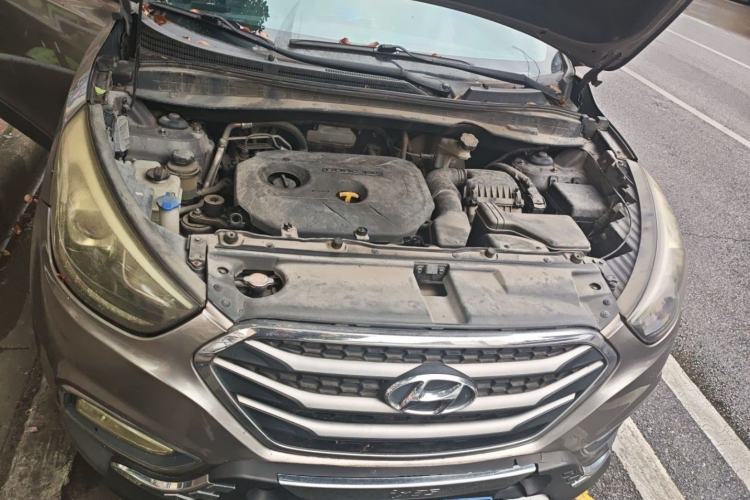 Used Hyundai ix35 2015 2.0L Automatic 2WD Smart Type China IV Engine Bay