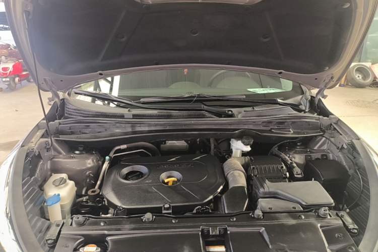 Used Hyundai ix35 2015 2.0L Automatic Two-Wheel Drive Leading Trim China V Standard Engine Bay