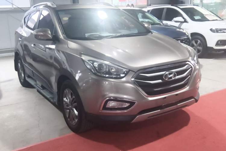 Used Hyundai ix35 2015 2.0L Automatic 2WD Smart Version China V Standard Front Right 45 Deg
