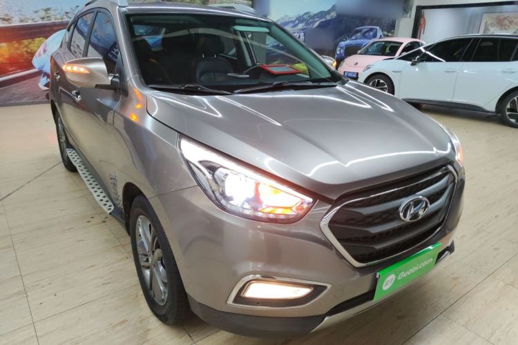 Used Hyundai ix35 2015 2.0L Automatic 2WD Smart Version China V Standard Front Right 45 Deg