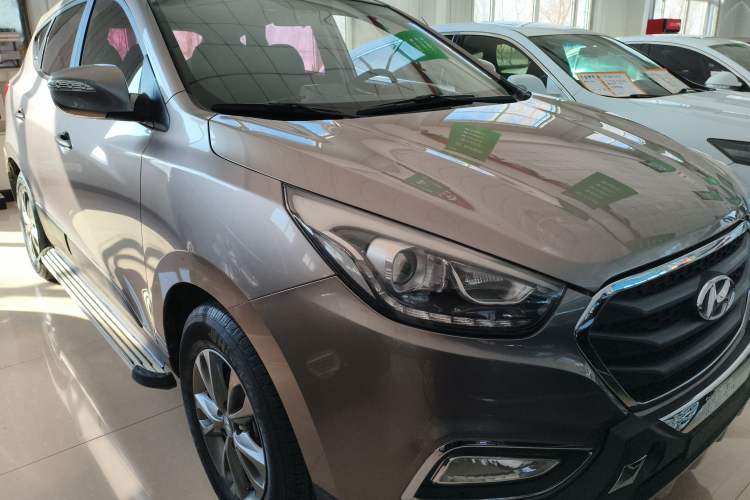 Used Hyundai ix35 2015 2.0L Automatic 2WD Comfort Edition China V Standard Front Right 45 Deg