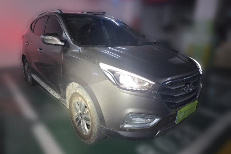 Used Hyundai ix35 2015 2.0L Automatic Two-Wheel Drive Leading Trim China IV Standard Front Right 45 Deg