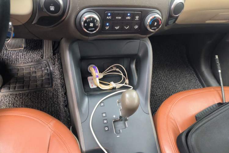 Used Hyundai ix35 2015 2.0L Automatic 2WD Comfort Edition China IV Standard Gear Lever