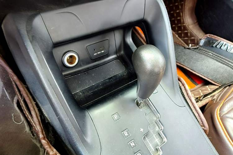 Used Hyundai ix35 2015 2.0L Automatic 2WD Comfort Edition China IV Standard Gear Lever