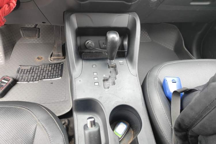 Used Hyundai ix35 2015 2.0L Automatic 2WD Smart Type China IV Gear Lever