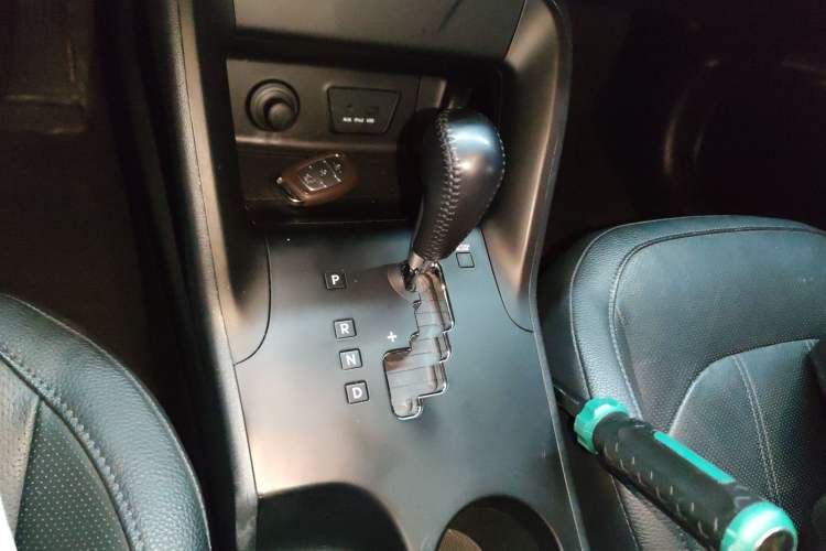 Used Hyundai ix35 2015 2.0L Automatic 2WD Smart Version China V Standard Gear Lever