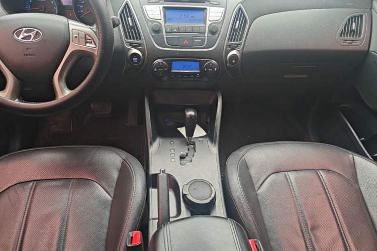 Used Hyundai ix35 2015 2.0L Automatic 2WD Smart Version China V Standard Gear Lever
