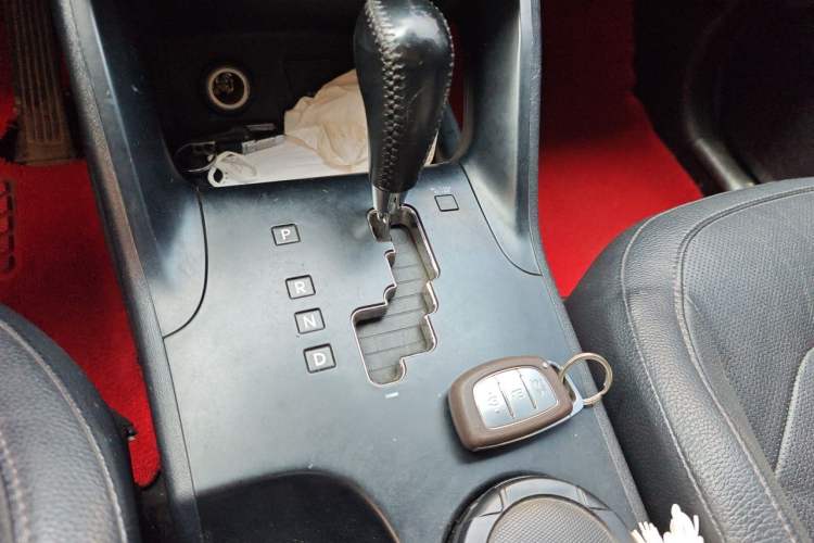 Used Hyundai ix35 2015 2.0L Automatic 2WD Smart Type China IV Gear Lever