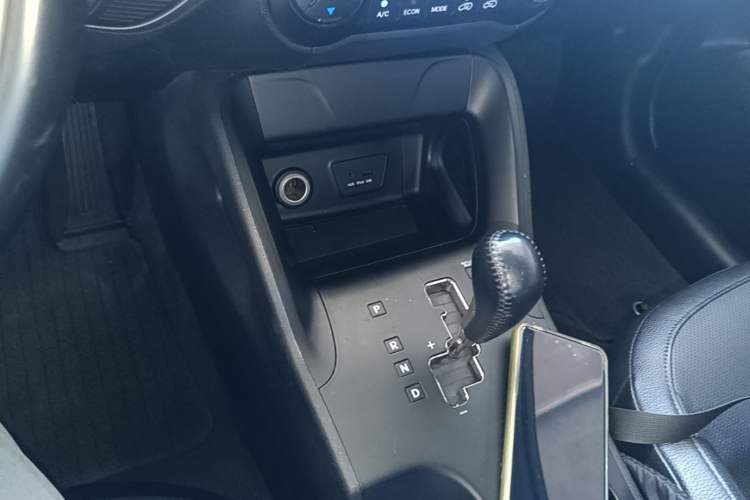 Used Hyundai ix35 2015 2.0L Automatic 2WD Smart Version China V Standard Gear Lever