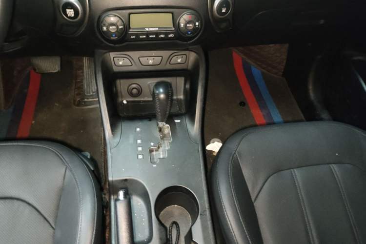 Used Hyundai ix35 2015 2.0L Automatic 2WD Smart Version China V Standard Gear Lever