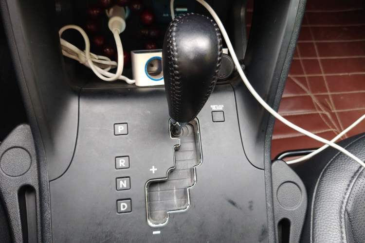 Used Hyundai ix35 2015 2.0L Automatic 2WD Smart Type China IV Gear Lever