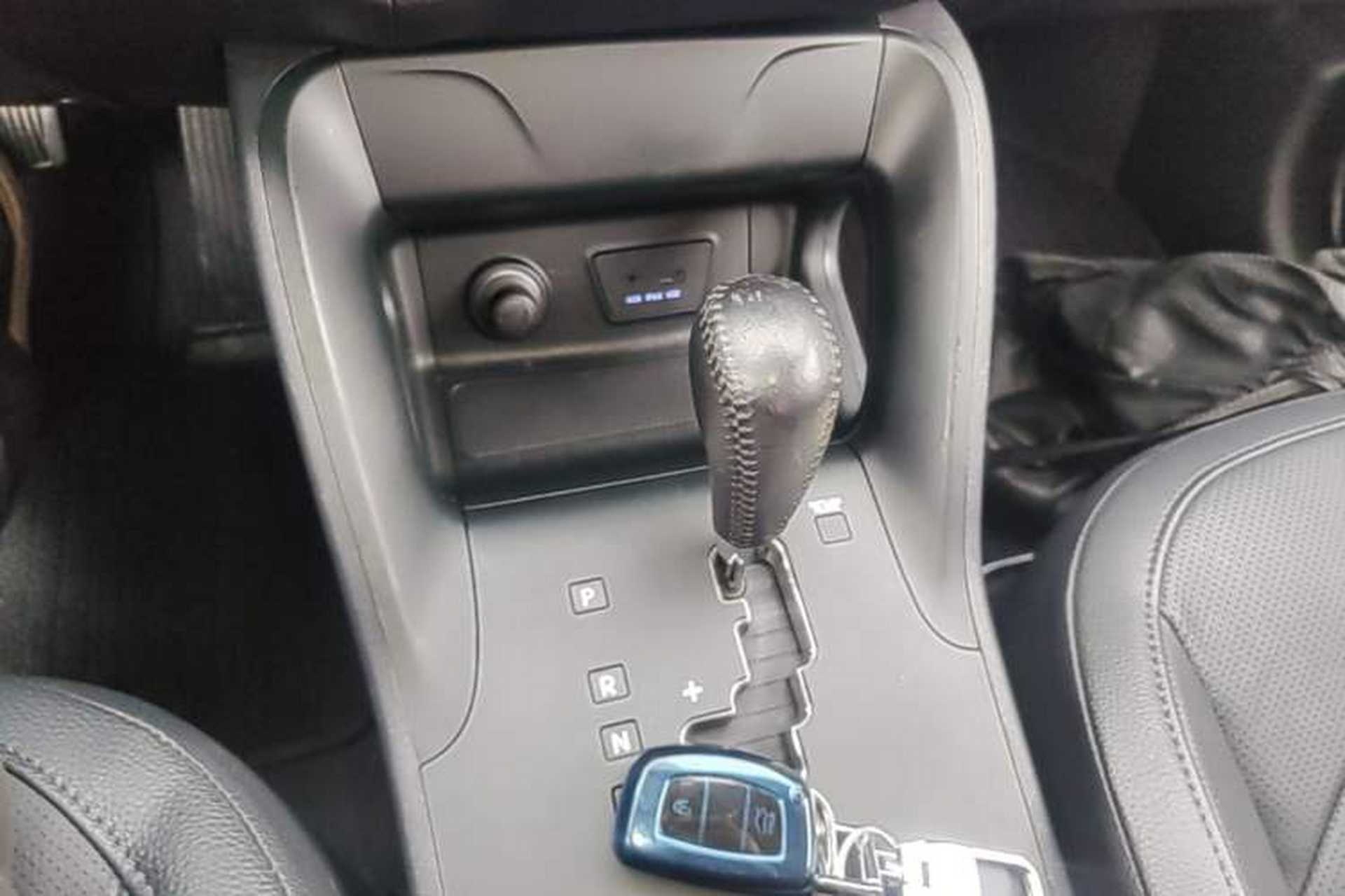 Used Hyundai ix35 2015 2.0L Automatic 2WD Smart Type China IV Gear Lever