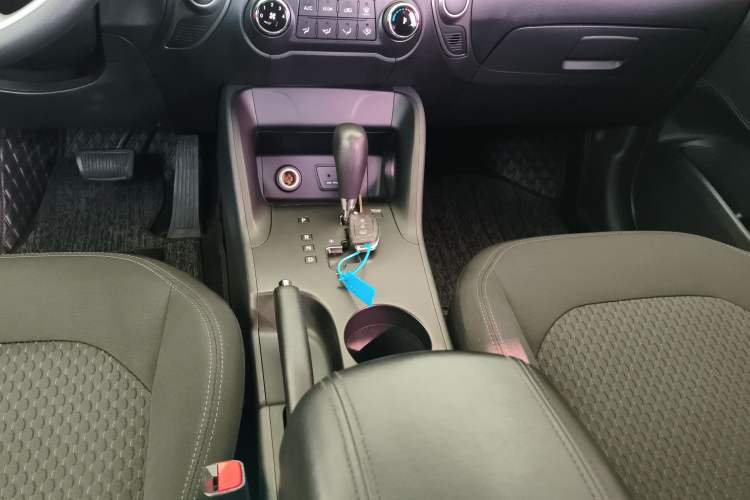 Used Hyundai ix35 2015 2.0L Automatic 2WD Comfort Edition China V Standard Gear Lever