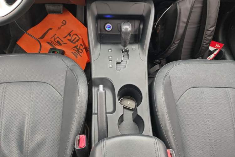 Used Hyundai ix35 2015 2.0L Automatic 2WD Smart Type China IV Gear Lever