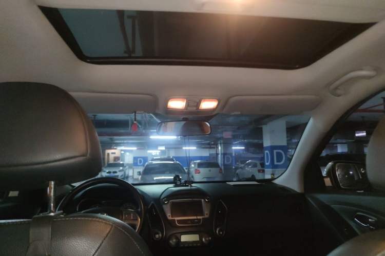 Used Hyundai ix35 2015 2.0L Automatic 2WD Smart Type China IV Headliner