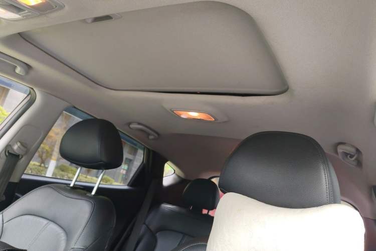 Used Hyundai ix35 2015 2.0L Automatic 2WD Smart Type China IV Headliner