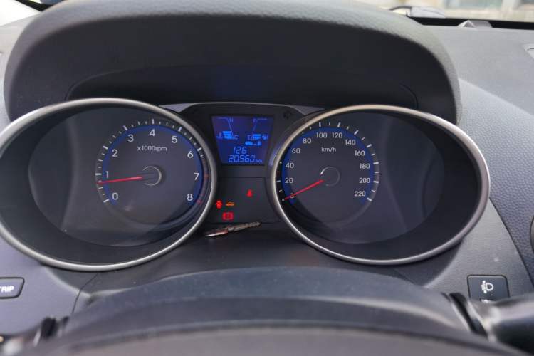 Used Hyundai ix35 2015 2.0L Manual Two-Wheel Drive Comfort Version China V Standard Instrument Cluster