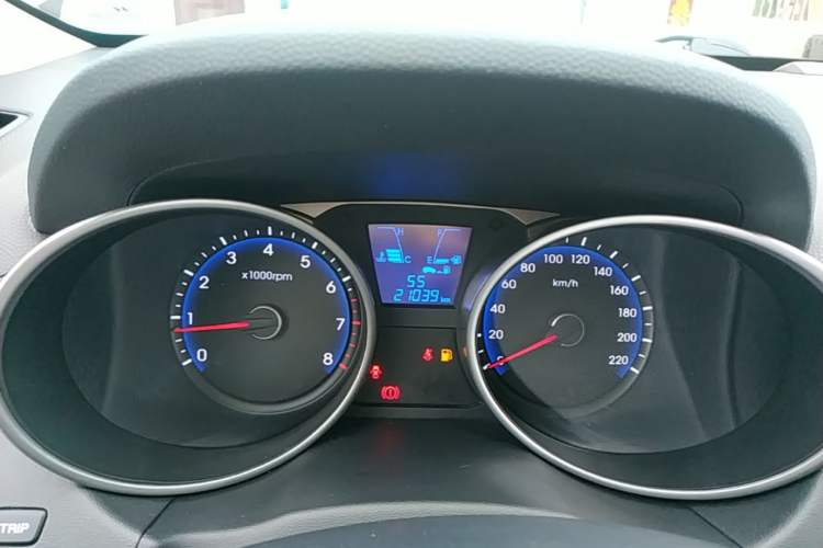 Used Hyundai ix35 2015 2.0L Manual Two-Wheel Drive Comfort Version China V Standard Instrument Cluster