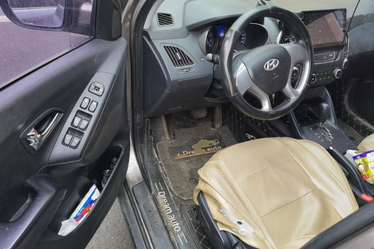 Used Hyundai ix35 2015 2.0L Automatic 2WD Comfort Edition China IV Standard Interior 3