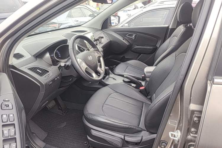 Used Hyundai ix35 2015 2.0L Automatic 2WD Smart Type China IV Left Front Seat