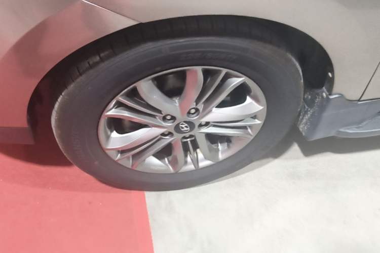 Used Hyundai ix35 2015 2.0L Automatic 2WD Smart Version China V Standard Left Front Wheel Hub