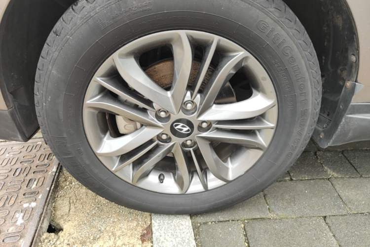 Used Hyundai ix35 2015 2.0L Automatic 2WD Smart Type China IV Left Front Wheel Hub