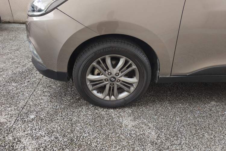 Used Hyundai ix35 2015 2.0L Automatic 2WD Smart Type China IV Left Front Wheel Hub