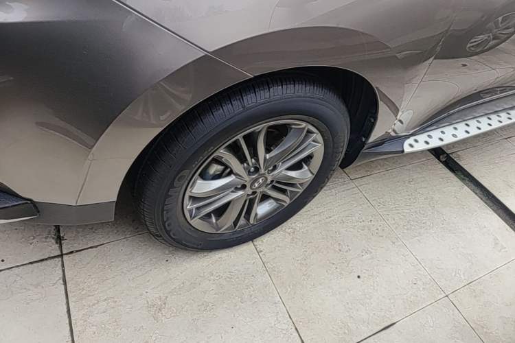 Used Hyundai ix35 2015 2.0L Automatic 2WD Smart Type China IV Left Front Wheel Hub