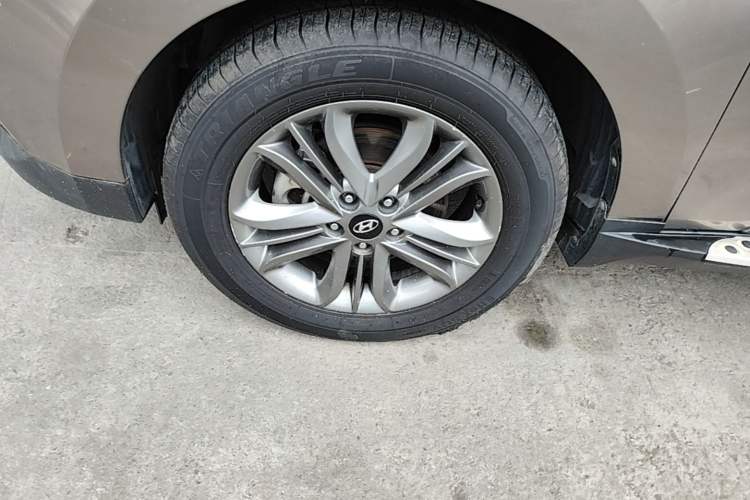 Used Hyundai ix35 2015 2.0L Automatic 2WD Smart Type China IV Left Front Wheel Hub