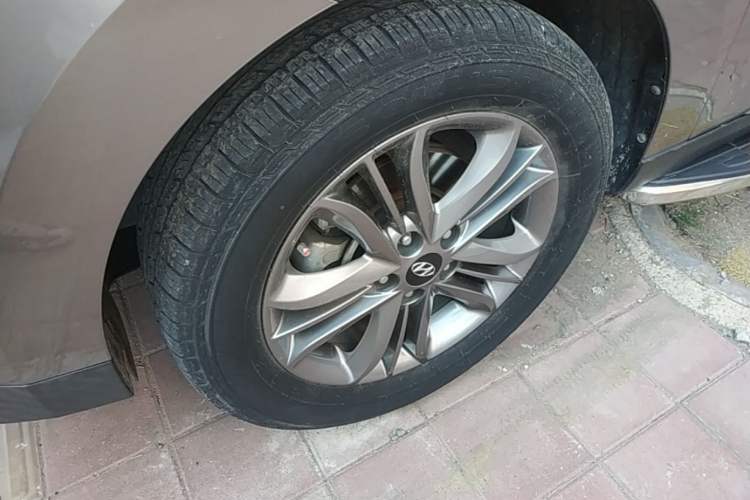 Used Hyundai ix35 2015 2.0L Automatic 2WD Smart Type China IV Left Front Wheel Hub