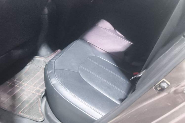 Used Hyundai ix35 2015 2.0L Automatic 2WD Smart Version China V Standard Left Rear Seat