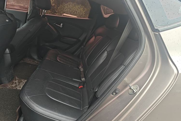Used Hyundai ix35 2015 2.0L Automatic 2WD Smart Version China V Standard Left Rear Seat