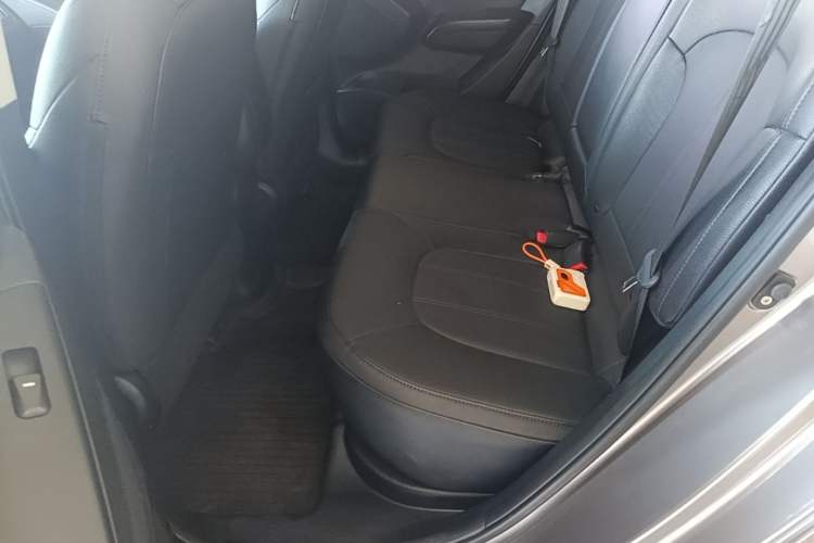 Used Hyundai ix35 2015 2.0L Automatic 2WD Smart Version China V Standard Left Rear Seat