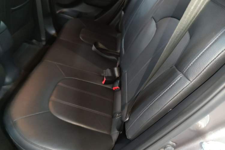 Used Hyundai ix35 2015 2.0L Automatic 2WD Smart Version China V Standard Left Rear Seat