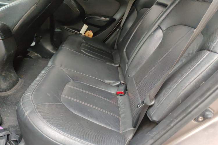 Used Hyundai ix35 2015 2.0L Automatic 2WD Smart Version China V Standard Left Rear Seat