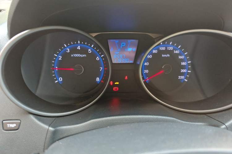 Used Hyundai ix35 2015 2.0L Automatic 2WD Smart Type China IV Odometer Close Up