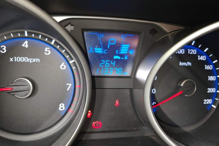 Used Hyundai ix35 2015 2.0L Automatic 2WD Smart Type China IV Odometer Close Up