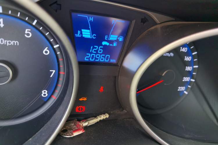 Used Hyundai ix35 2015 2.0L Manual Two-Wheel Drive Comfort Version China V Standard Odometer Close Up