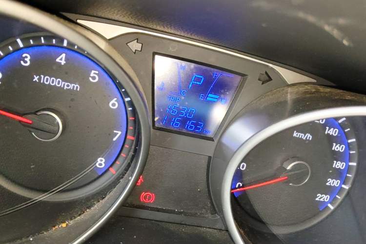 Used Hyundai ix35 2015 2.0L Automatic 2WD Smart Type China IV Odometer Close Up