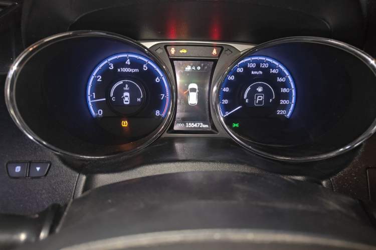 Used Hyundai ix35 2015 2.0L Automatic Two-Wheel Drive Leading Trim China IV Standard Odometer Close Up