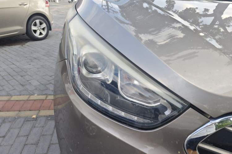 Used Hyundai ix35 2015 2.0L Automatic 2WD Smart Version China V Standard Right Front Headlight