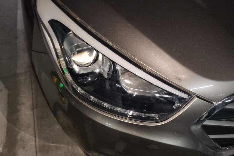 Used Hyundai ix35 2015 2.0L Automatic 2WD Smart Version China V Standard Right Front Headlight