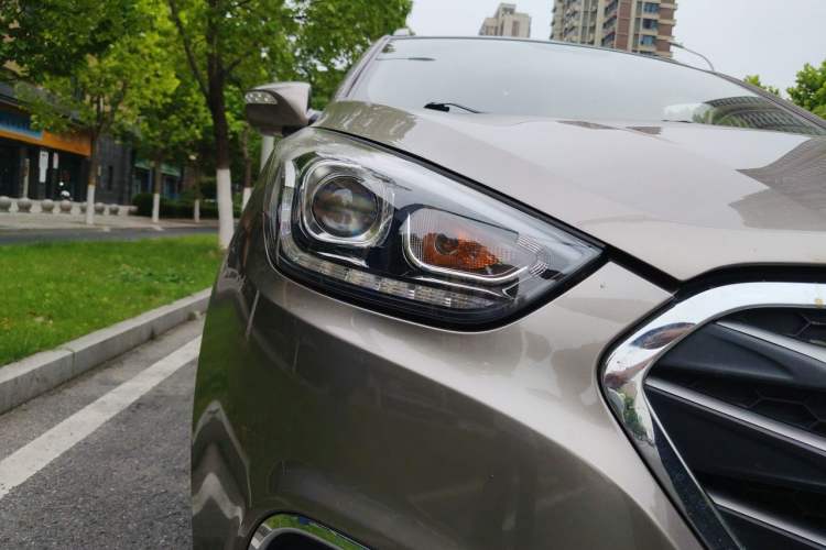 Used Hyundai ix35 2015 2.0L Automatic 2WD Smart Type China IV Right Front Headlight