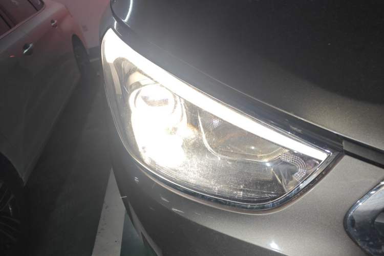 Used Hyundai ix35 2015 2.0L Automatic Two-Wheel Drive Leading Trim China IV Standard Right Front Headlight