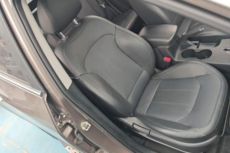 Used Hyundai ix35 2015 2.0L Automatic 2WD Smart Type China IV Right Front Seat