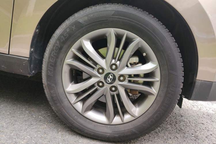 Used Hyundai ix35 2015 2.0L Automatic 2WD Smart Type China IV Right Front Wheel Hub