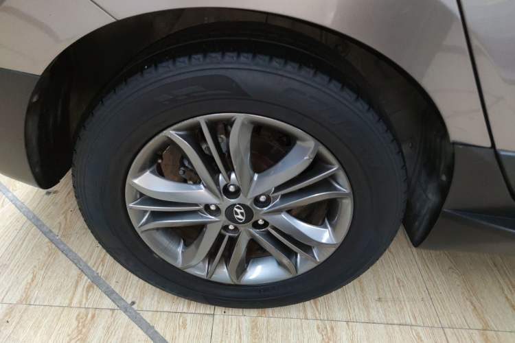 Used Hyundai ix35 2015 2.0L Automatic 2WD Smart Version China V Standard Right Rear Wheel Hub