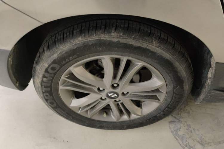 Used Hyundai ix35 2015 2.0L Automatic 2WD Smart Version China V Standard Right Rear Wheel Hub