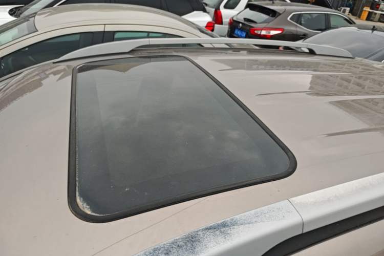 Used Hyundai ix35 2015 2.0L Automatic 2WD Smart Type China IV Roof