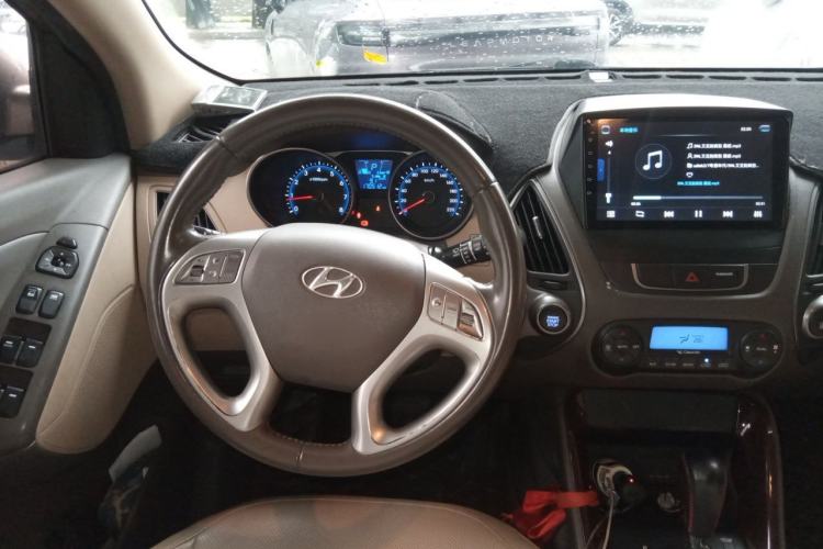 Used Hyundai ix35 2015 2.0L Automatic 2WD Smart Version China V Standard Steering Wheel